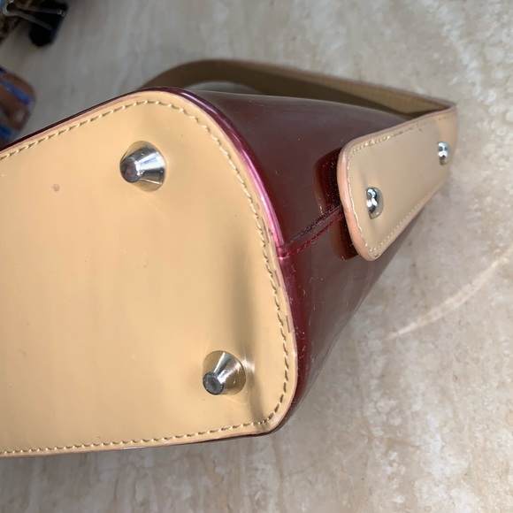 BEIJO top handle bag, maroon patent leather, tan trim, silver feet, zipper top. - Picture 8 of 17